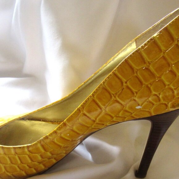 Nine West Yellow Mock Croc Stiletto Peep Toe Shoes, Size 8.5 M     D1111 - Picture 4 of 10